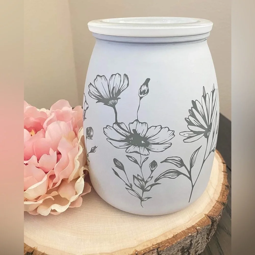 Scentsy flower garden warmer! Perfect condition! - Picture 1 of 3
